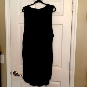 Black sleeveless dress